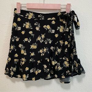 Hollister Ultra High Rise Mini Skirt / Skort with Ruffles and Side Tie